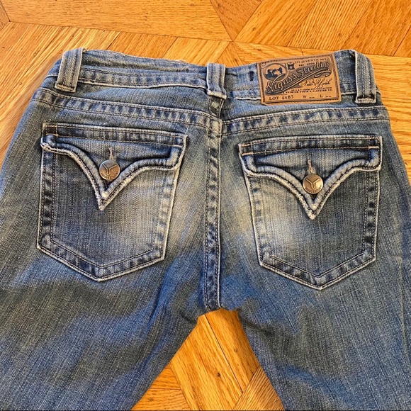 The New York Skinny Distressed Jean - Picture 3 of 6